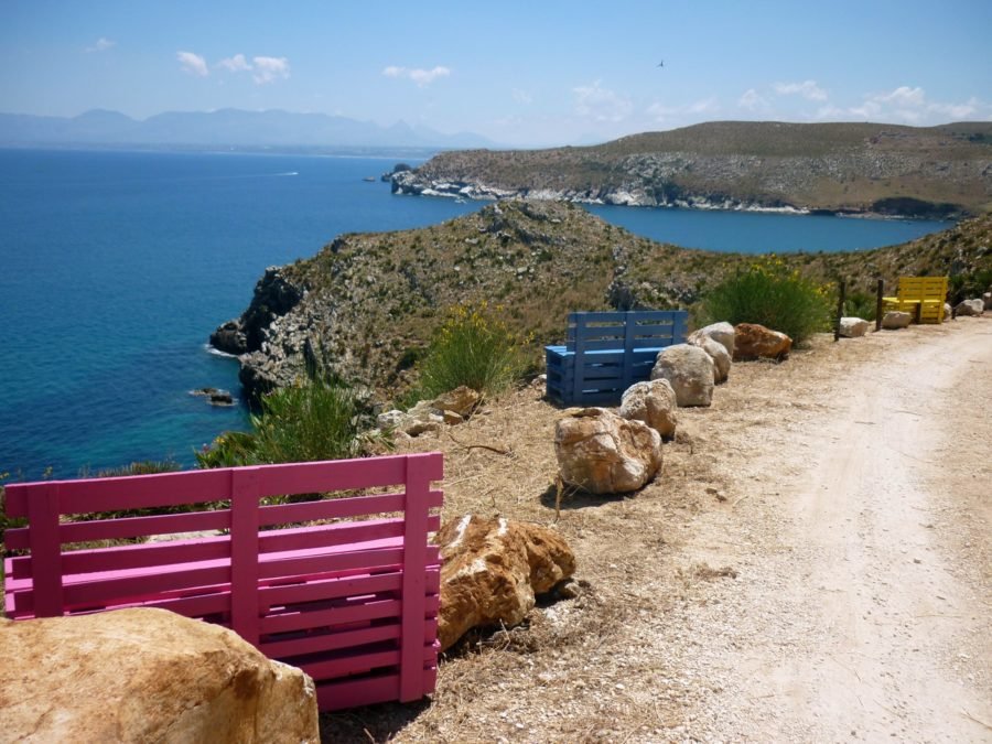 on s'assoit sur des bancs en pallettes Sicile
